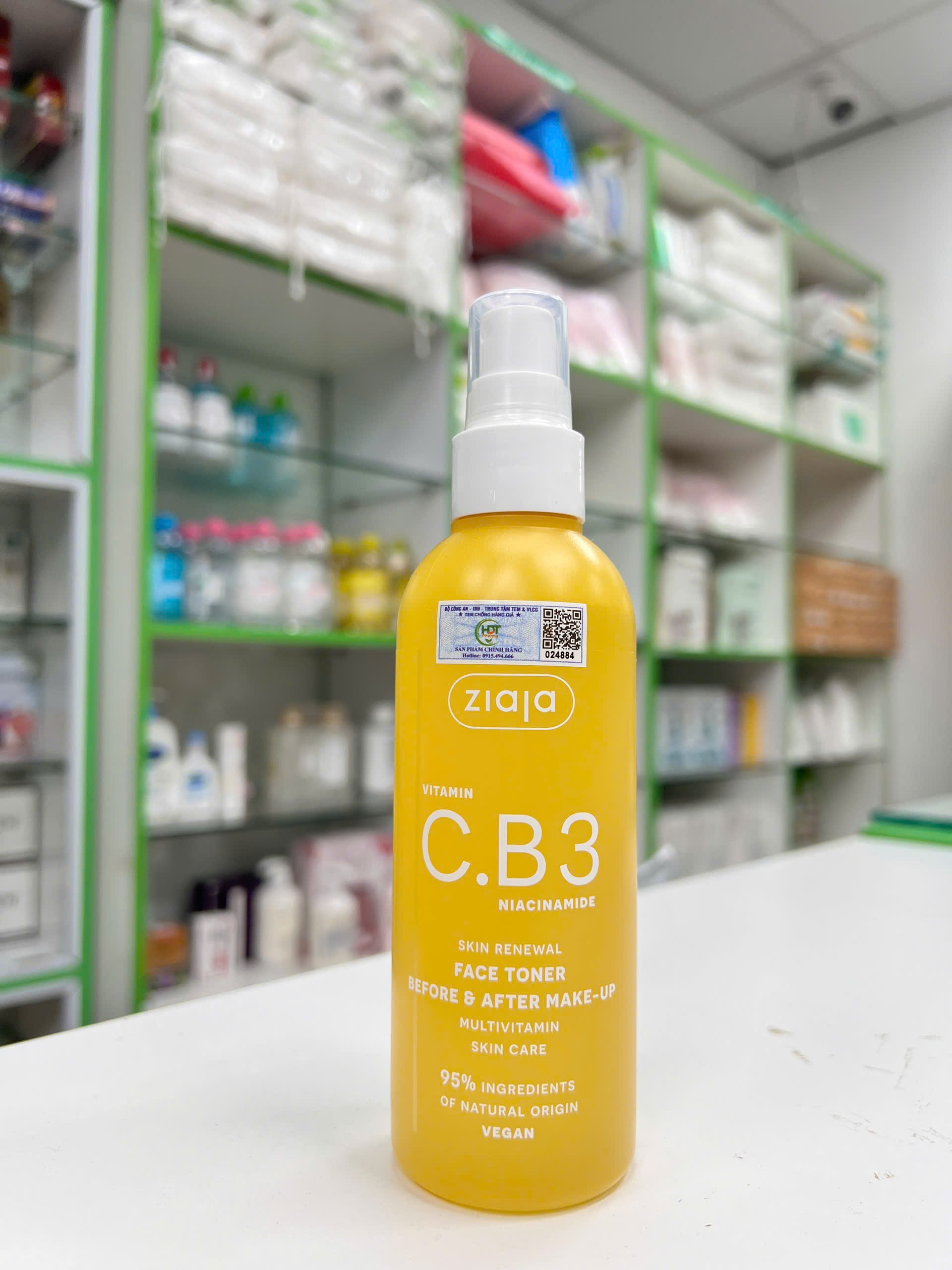 Xịt Dưỡng Cân Bằng Sáng Da C.B3 NIACINAMIDE — chai xịt dưỡng tổng quan sản phẩm